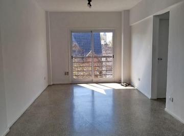 Departamento · 70m² · 4 Ambientes · Departamento 4 Amb con Balcón Corrido