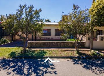 Casa · 90m² · 5 Ambientes · 2 Cocheras · Terreno 344 m². 90 m² Construidos, Excelente Ubicación en Barrio Marq. de Sobremonte