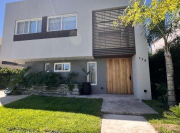 Casa · 260m² · 6 Ambientes · 3 Cocheras · Hermosa Casa en Venta en Tipas, Nordelta.