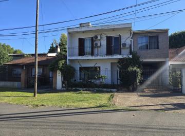 Casa · 104m² · 4 Ambientes · 2 Cocheras · Casa en Venta 4 Ambientes en Tortuguitas - Malvinas Argentinas