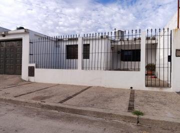 Casa de 4 ambientes, Córdoba · En Venta! Casa de 3 Dor, C/ Cochera, a m. de Tristan Narvaja. B° Urquiza