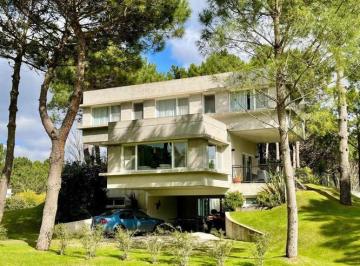 Casa · 340m² · 8 Ambientes · 2 Cocheras · Casa en Venta - 6 Dorm. 5 Baños - Pinamar