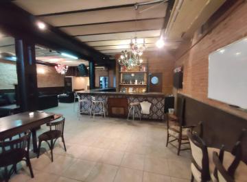 Local comercial · 243m² · 4 Ambientes · Salòn Para Eventos, Habilitado