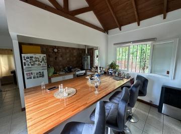 Casa · 100m² · 3 Ambientes · 2 Cocheras · Venta - Chalet 3 Ambientes en Sierra de Los Padres con Amplio Parque - Gas Natural Oportunidad!
