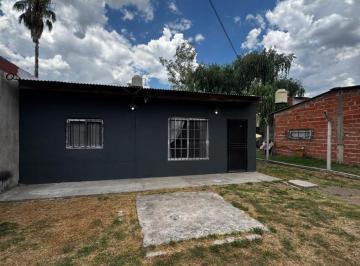 Casa · 85m² · 3 Ambientes · 1 Cochera · Casa en Venta Moreno