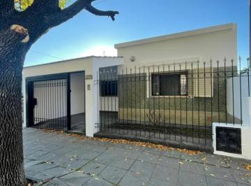 Casa · 133m² · 6 Ambientes · 1 Cochera · Venta de Casa de Dos Dorm. con Cochera, patio Pileta Climatizada. Zona Linda de B. Villa Azala