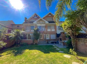 Casa · 550m² · 7 Ambientes · 4 Cocheras · Chalet en Alquiler, 3 Plantas, con Jardín y Pileta - Martínez, San Isidro