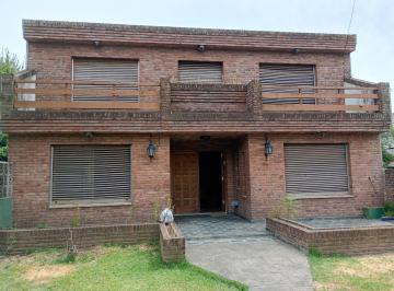 Casa · 194m² · 5 Ambientes · 1 Cochera · Casa en 2000 Norte