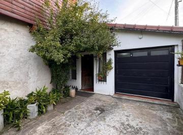 Casa · 300m² · 5 Dormitorios · 1 Cochera · Venta en Bloque en Barrio Monasterio