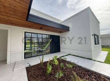 Casa · 330m² · 5 Ambientes · 2 Cocheras · Venta de Casa 5 Ambientes en Terravista, General Rodriguez