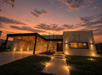 Casa · 330m² · 5 Ambientes · 2 Cocheras · Venta de Casa 5 Ambientes en Terravista, General Rodriguez