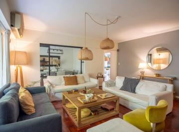 Departamento de 4 ambientes, Belgrano · Semipiso en Piso Alto con Balcones, Luz y Vista Abierta a Árboles