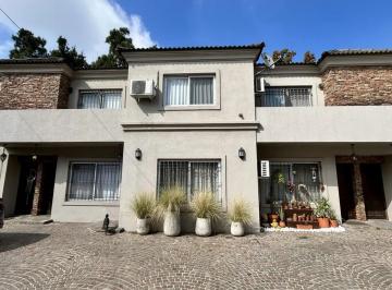 Casa · 91m² · 3 Ambientes · 1 Cochera · Dúplex Totalmente Reciclado en Venta – Ituzaingó