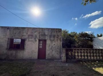 Casa · 69m² · 6 Ambientes · 1 Cochera · Propiedad a Reciclar Sobre Lote de 495 m² - Venado Tuerto