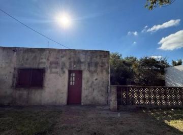 Casa · 69m² · 6 Ambientes · 1 Cochera · Propiedad a Reciclar Sobre Lote de 495 m² - Venado Tuerto