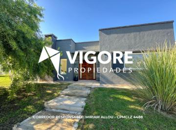 Casa de 4 ambientes, Presidente Perón · Casa 4 Ambientes 190 m² en Venta con Cochera en Guernica