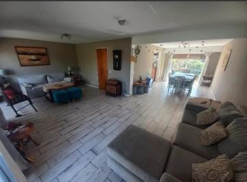 Casa · 180m² · 6 Ambientes · 1 Cochera · Casa a La Venta en San Isidro