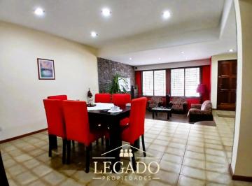 Casa de 7 ambientes, Morón · Importante Chalet en 3 Plantas, 4 Dorm., Playroom, Parque, Quincho y Parrilla – Morón Céntro