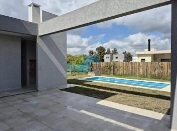 Casa · 180m² · 5 Ambientes · 2 Cocheras · Casa en Venta en Santa Elisa, Pilar del Este, Pilar