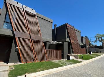 Casa · 210m² · 4 Ambientes · Casa 3 Dorm 3 Baños Housing en Villa Belgrano