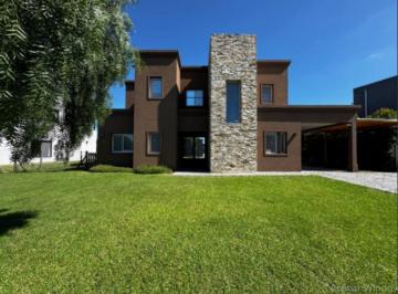 Casa · 200m² · 6 Ambientes · 2 Cocheras · Casa a La Venta en Escobar