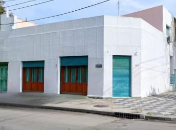 Local comercial · 120m² · 3 Ambientes · Local con Vivienda de 2 Amientes Sobre Esquina 120 m².