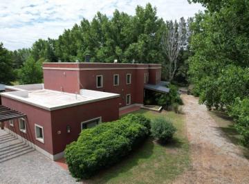 Casa · 550m² · 6 Ambientes · 4 Cocheras · Venta de Casa en Haras El Malacate Exaltación de La Cruz