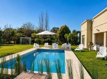 DEL-DEL-121_2 · Venta Casa de 5 Ambientes en Campo Daromy