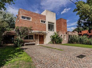 Casa · 770m² · 6 Ambientes · 3 Cocheras · Venta de Casa 6 Ambientes C/ Pileta - La Lonja - Pilar