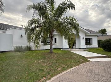 Casa · 1350m² · 3 Dormitorios · 4 Cocheras · Casa en Greenville