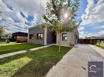 Casa · 175m² · 4 Ambientes · 1 Cochera · Casa en Santa Lucia, Pilar del Este