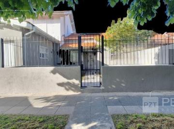 Casa · 140m² · 3 Ambientes · 1 Cochera · Casa en Parque Luro