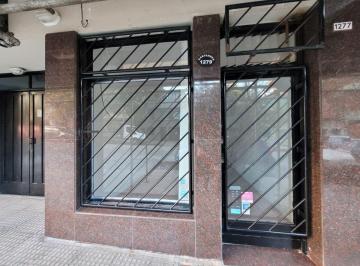Local comercial de 1 ambiente, Parque Chacabuco · Local Comercial con Acceso Indep Desde La Vía Publica. Excelente Ubicacion a m de Av Asamblea!