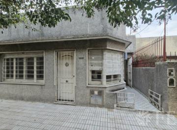 Casa · 58m² · 3 Ambientes · Venta Casa 3 Ambientes con Patio en Sarandi