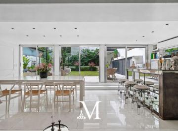 Departamento · 321m² · 4 Ambientes · 1 Cochera · Departamento Tipo Casa con Jardin Privado Reciclado a Nuevo