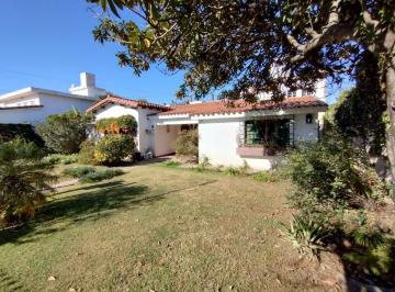 Casa · 322m² · 8 Ambientes · 2 Cocheras · Casa 4 Dorm. con Departamento Cerro de Las Rosas Zona Norte