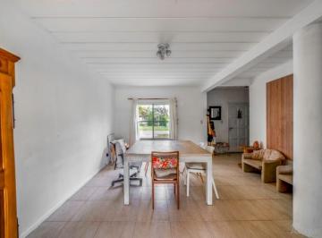 Casa · 135m² · 4 Ambientes · Casa a La Venta en Manzanares