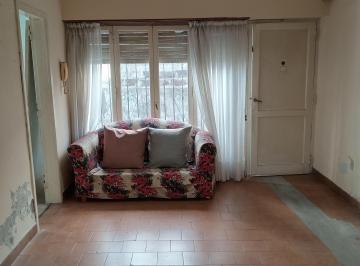 PH de 3 ambientes, Quilmes · PH de 3 Ambientes en Quilmes con Gran Patio y Potencial de Mejora