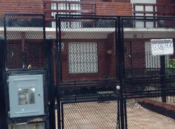 Departamento de 5 ambientes, San Bernardo · Amplio Triplex con Gas Natural y Agua Corriente