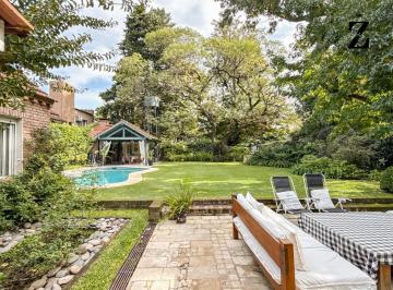 Casa · 260m² · 7 Ambientes · 2 Cocheras · Casa en Venta con Dorm. en Planta Baja en Las Lomas de San Isidro