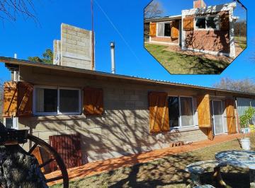 Casa de 6 ambientes, Carpintería · Dos Casas en un Lote Amplio