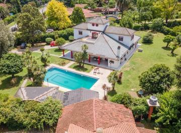 Casa · 450m² · 6 Ambientes · 4 Cocheras · Venta Casa de 6 Ambientes en El Barrio Parque El Trébol, Eze