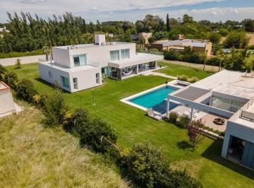 Casa · 715m² · 10 Ambientes · 3 Cocheras · Venta Casa 8 Ambientes Chivilcoy