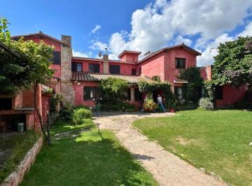 Casa · 416m² · 8 Ambientes · 2 Cocheras · Casa en Venta La Cumbre, Escritura y Gas Natural.