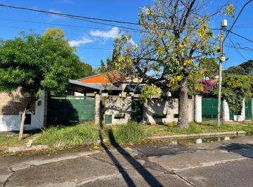 Casa de 3 ambientes, Hurlingham · Oportunidad de Casa con Excelente Ubicación en Barrio Ingles, Hurlingham.