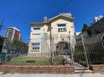 Casa · 204m² · 6 Ambientes · 1 Cochera · Venta Casa 4 Ambientes Excelente Ubicacion
