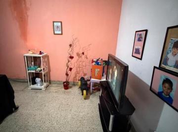 Casa · 118m² · 4 Ambientes · 1 Cochera · Venta Chalet 4 Ambientes, a Una Cuadra de Pasco Al 2400, La Calandria 2436 - Temperley