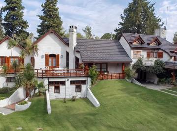 Casa · 900m² · 14 Ambientes · 6 Cocheras · Venta Casa Barrio El Cazador Escobar a La Barranca
