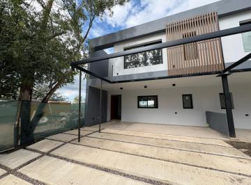 Casa · 160m² · 6 Ambientes · 2 Cocheras · Casa en Nuevo Malagueño