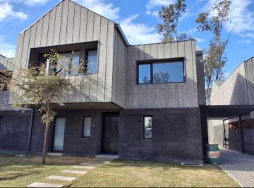 Casa · 218m² · 5 Ambientes · 2 Cocheras · Casa en Nuevo Malagueño